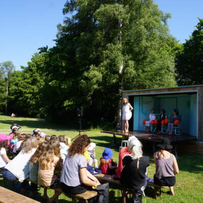 Florisett und Rakitaki als Open-Air-Theater